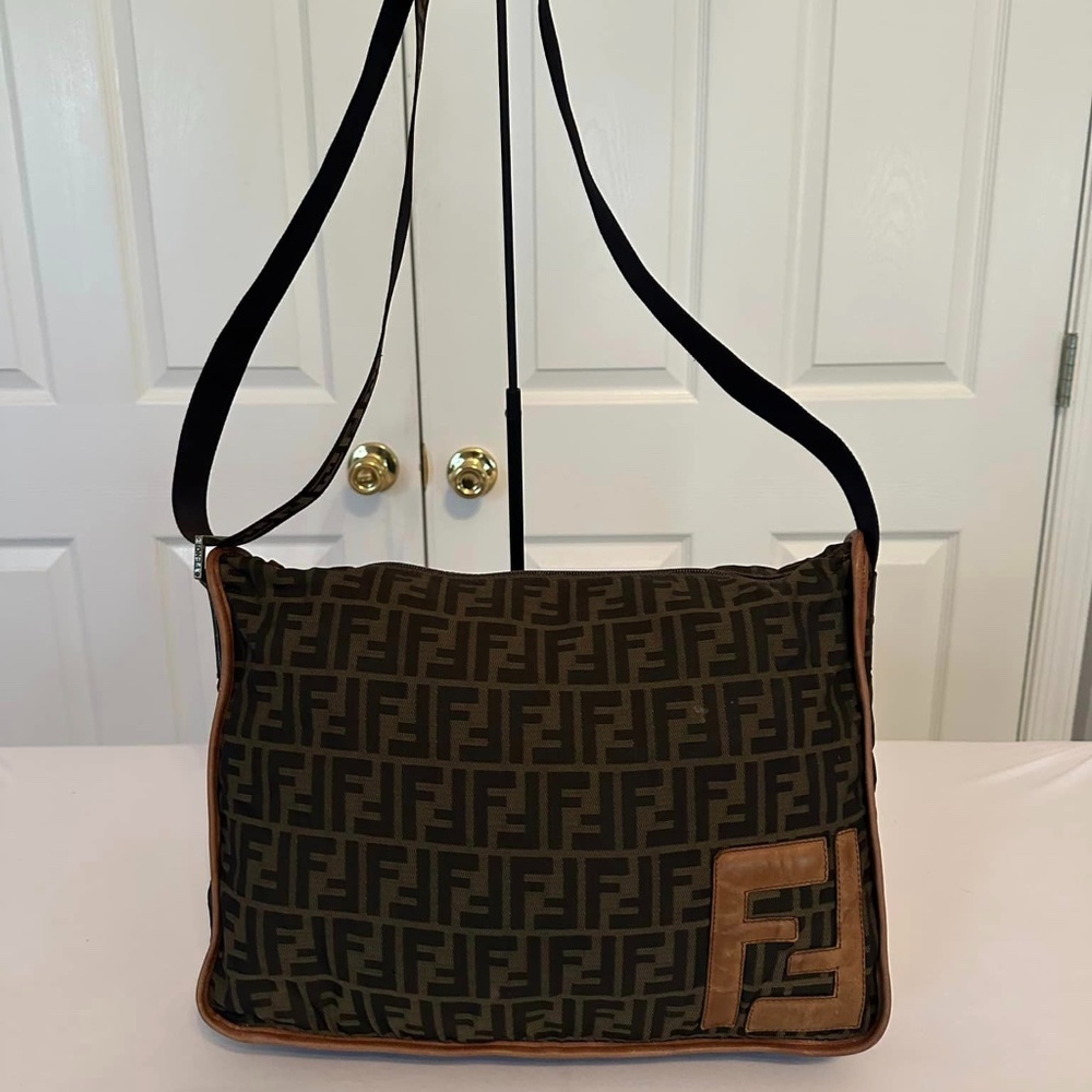 ❌SOLD❌Authentic Vintage Fendi Zucca Messenger/Shoulder bag